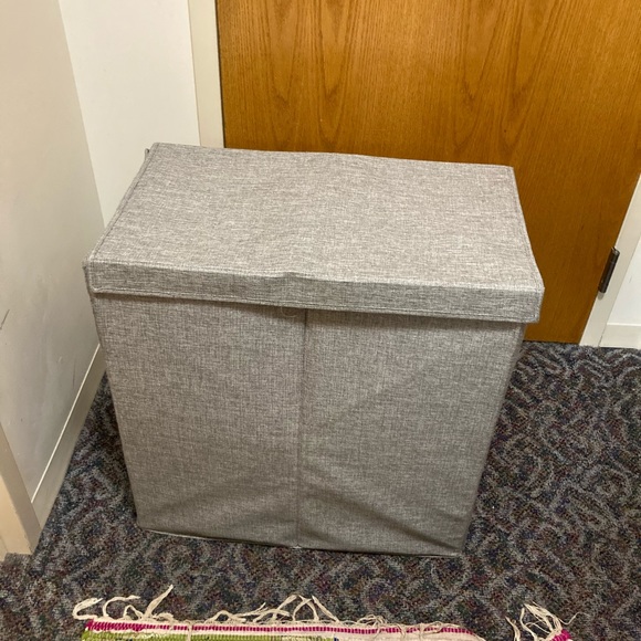 Separated Laundry bin/storage bin - Picture 2 of 2